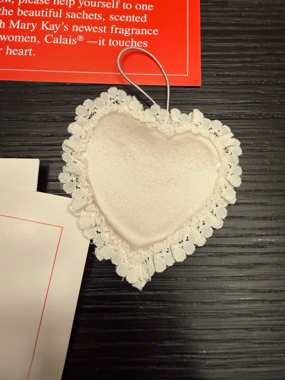 Home for the Holidays Calais Sachets Gift Heart Shape with Papers Gifting
